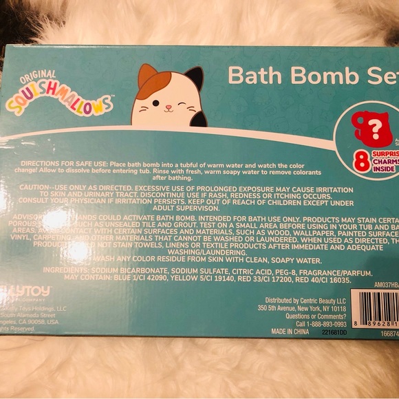 Set Of 8 Squishmallow Children's Bath Bombs - 5.29 0z Ea (incl. 8 Charms!) - Picture 2 of 2